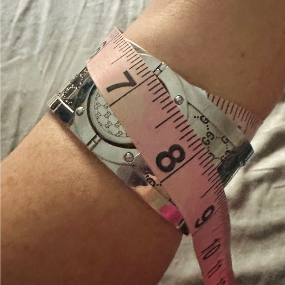 Gucci Bangle Watch - Picture 8 of 9